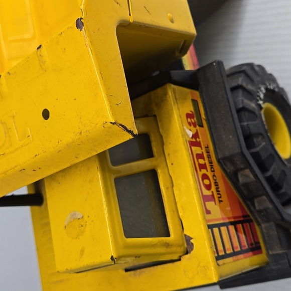 Tonka Classic Metal Turbo Diesel Yellow Dump Truck - Picture 7 of 16
